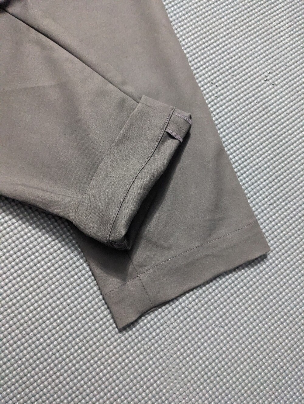 ST. JOHN Cropped Length Pants - Picture 9 of 12
